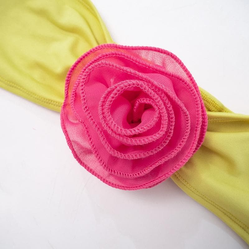 Rückenfreies Tube-Hosenset mit Blumenapplikation in Kontrastfarbe