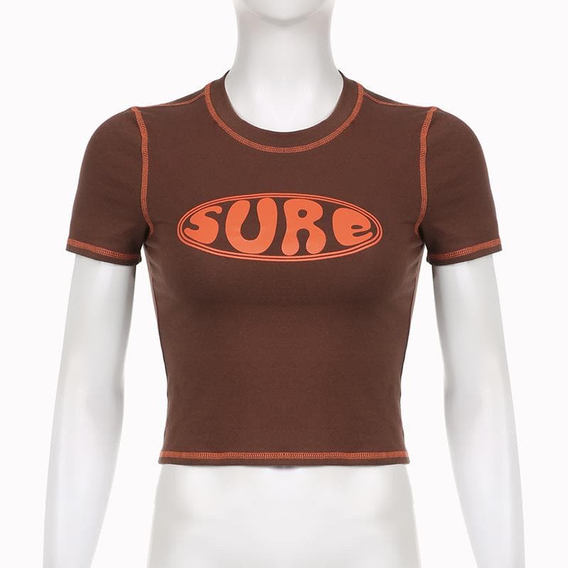 Top corto con scollo a giro e maniche corte a contrasto con motivo "sure"