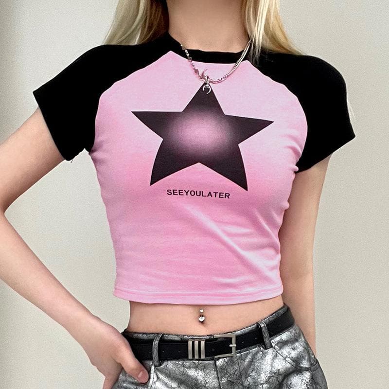 Top corto a maniche corte con scollo rotondo e patchwork a contrasto con motivo a stelle