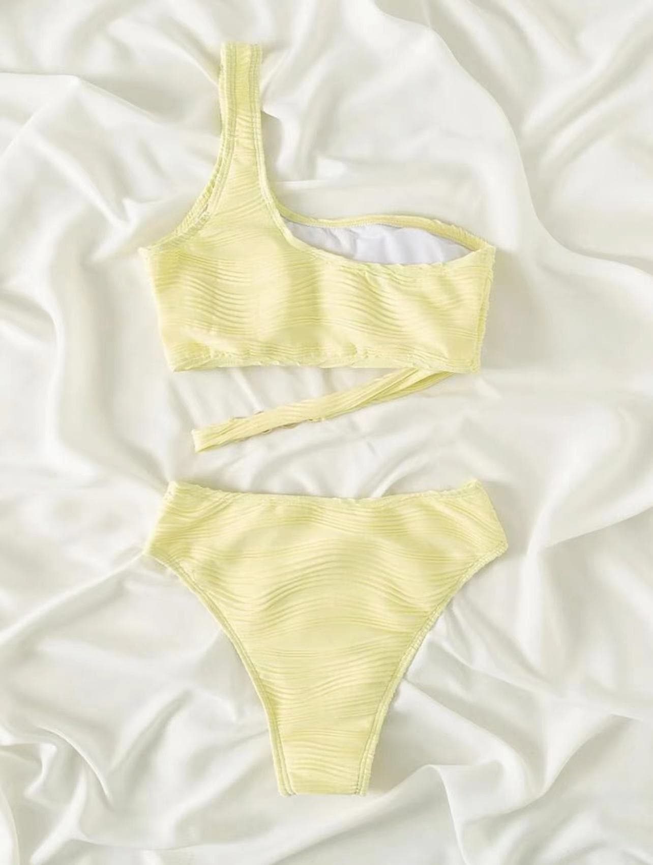 Costume da bagno bikini monospalla con catena metallica irregolare
