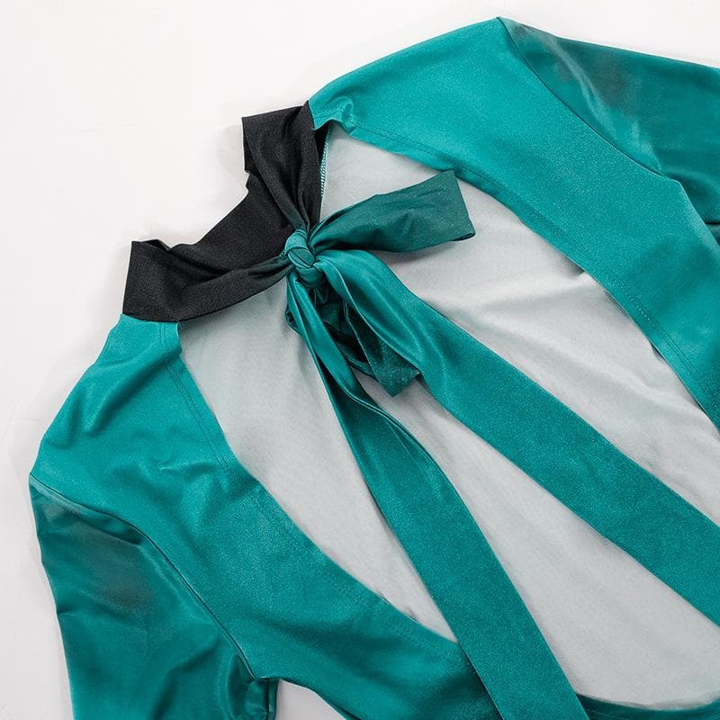 Hochgeschlossenes, langärmliges, rückenfreies Minikleid mit Farbverlauf zum Selbstbinden