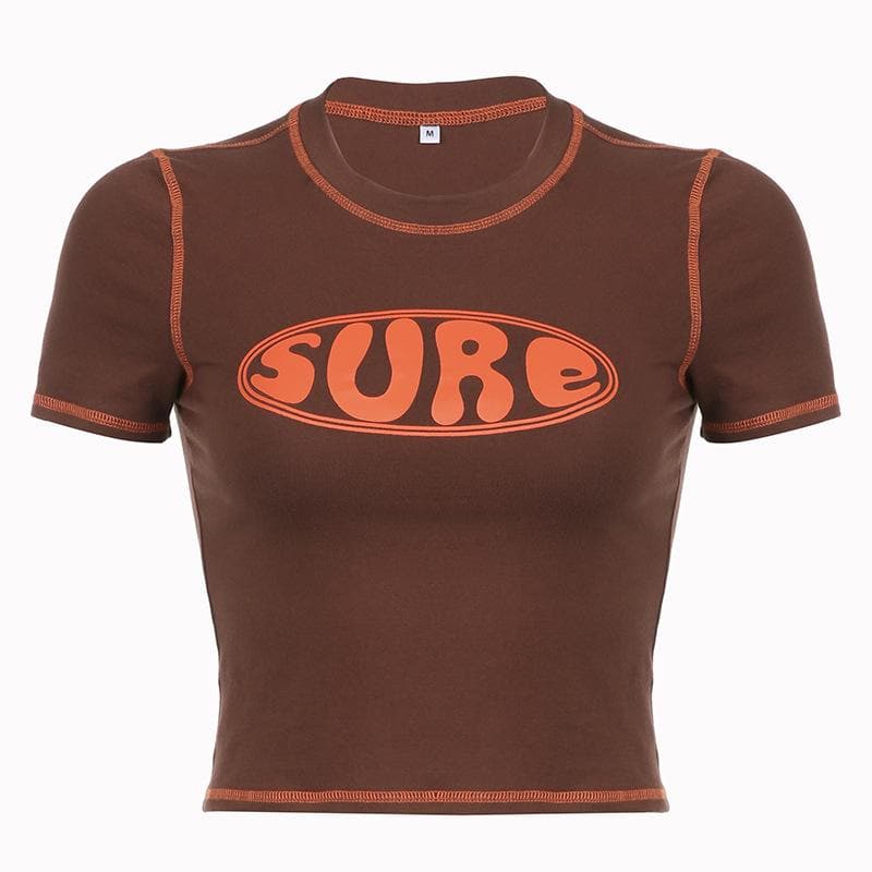 Top corto con scollo a giro e maniche corte a contrasto con motivo "sure"