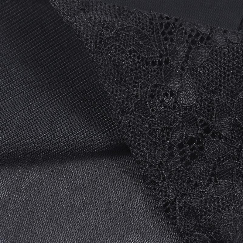 Top corto con scollo a V e spacco in pizzo patchwork arricciato