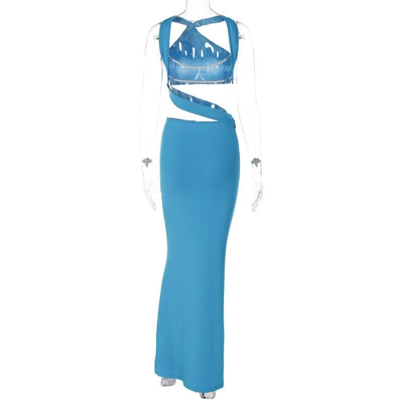 Rückenfreies, ausgehöhltes Maxikleid mit Perlenkette und O-Ring