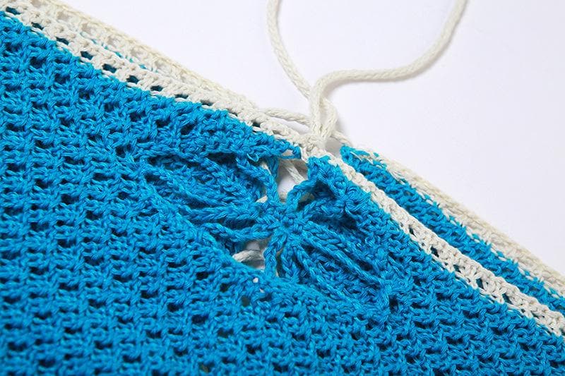 Rückenfreies Neckholder-Crop-Top zum Selbstbinden mit Häkel-Schnürung und Kontrast