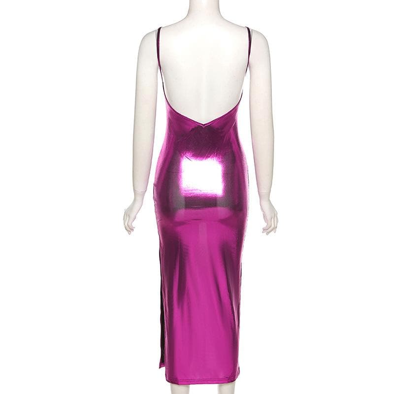 Rückenfreies Camisole-Midikleid mit metallischem Einschnitt am Ausschnitt und Schlitz