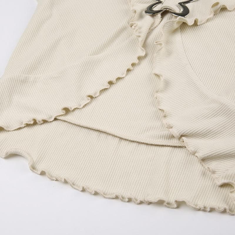 Geripptes Crop-Top mit ausgestellten Ärmeln, V-Ausschnitt, Rüschen und Schnalle