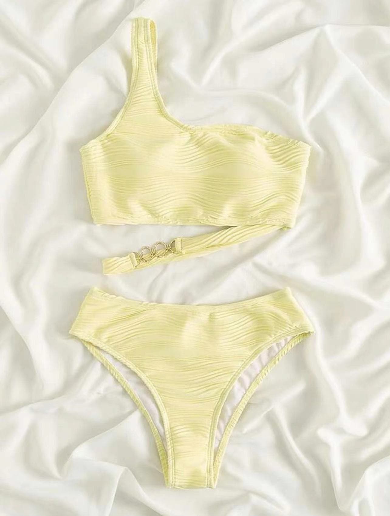 Costume da bagno bikini monospalla con catena metallica irregolare