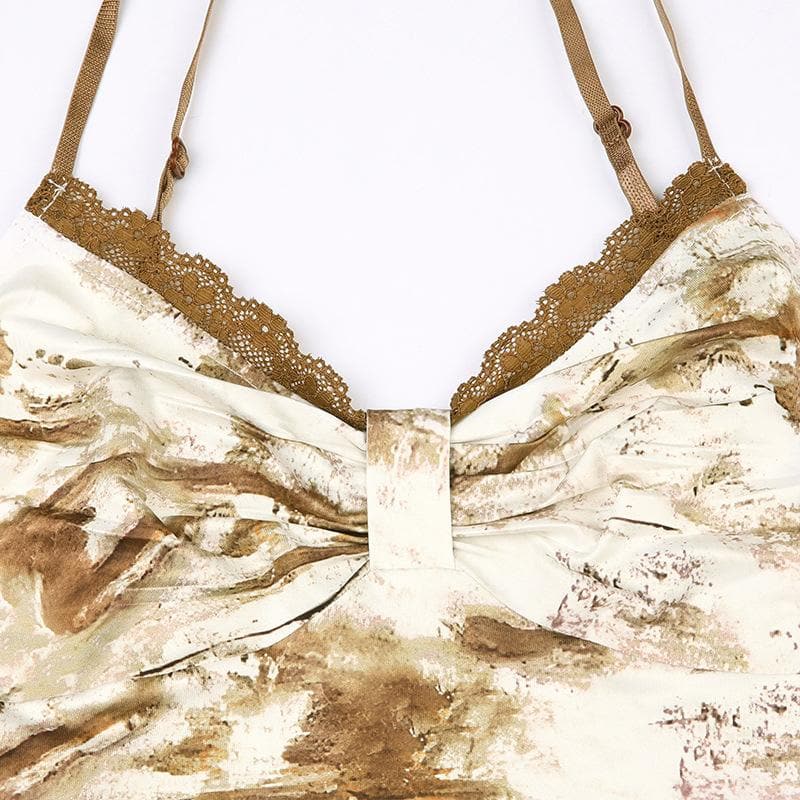 Camisole-Minikleid mit gerüschtem V-Ausschnitt und Spitzensaum im Kontrastmuster