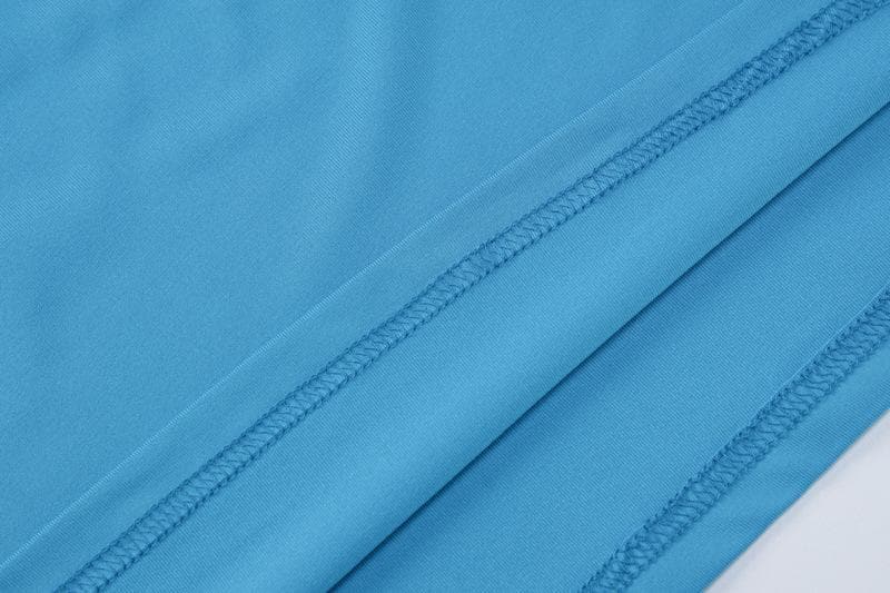 Rückenfreies, ausgehöhltes Maxikleid mit Perlenkette und O-Ring