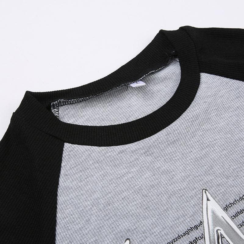 Top corto a maniche corte con motivo a stelle patchwork a coste e contrasto