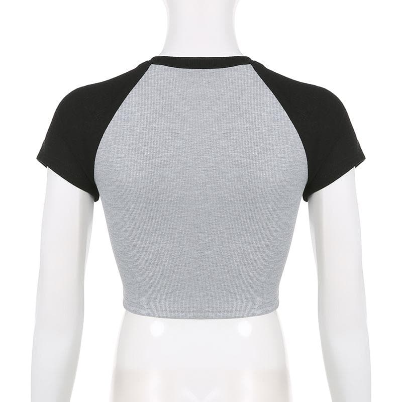 Top corto a maniche corte con motivo a stelle patchwork a coste e contrasto