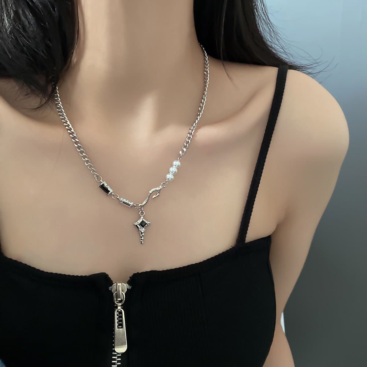 Collana con ciondolo a stella e perle irregolari