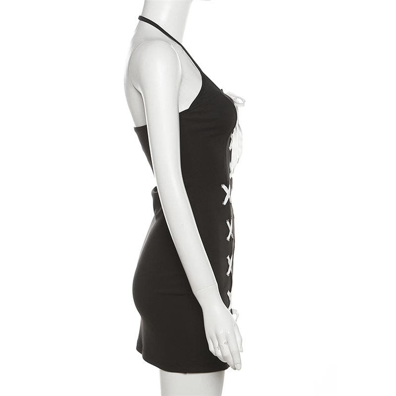 Rückenfreies Minikleid mit Schnürung, kontrastierendem Schlitz und selbstbindendem Neckholder