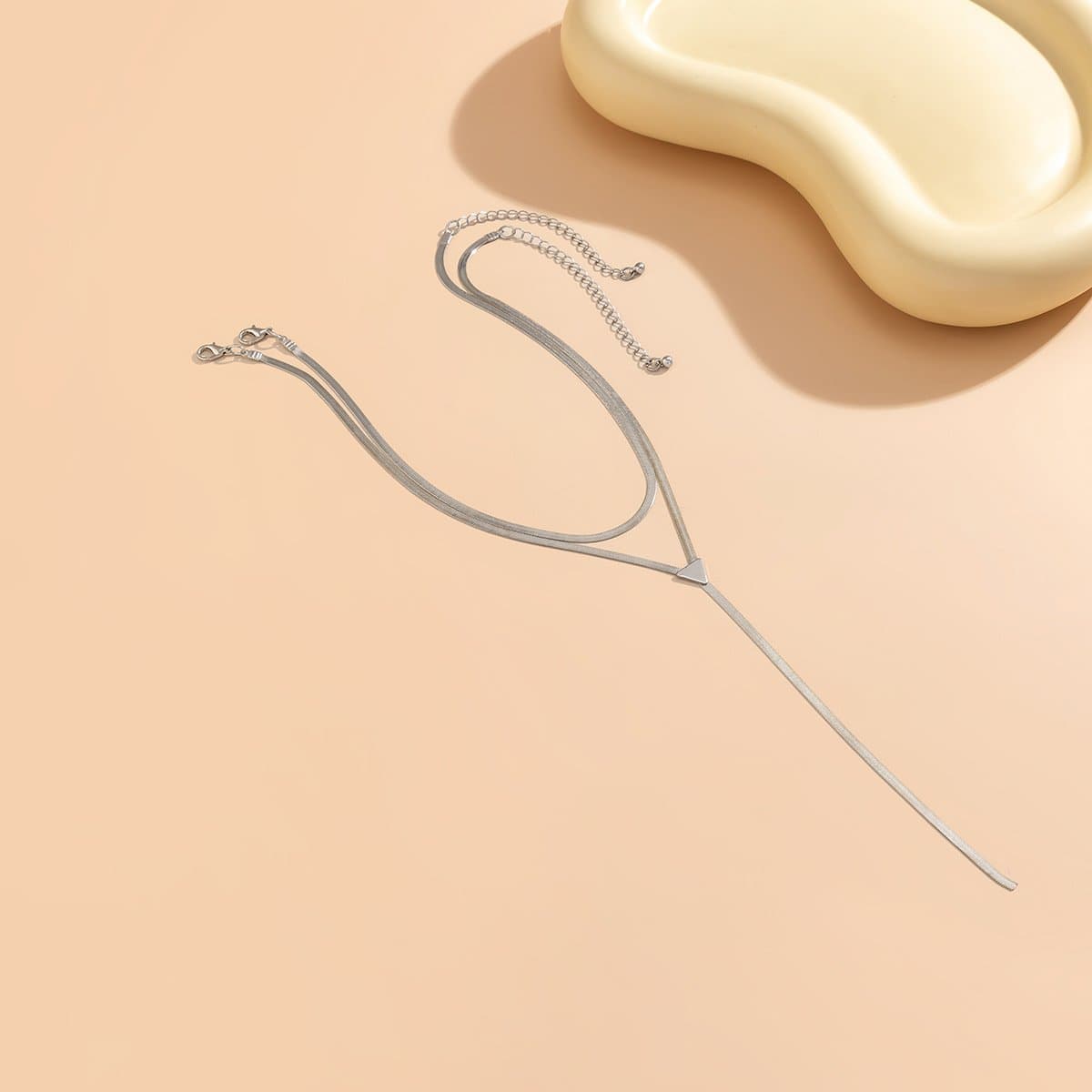 Collana girocollo a strati con serpente