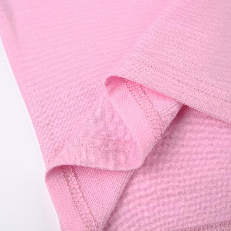 Kurzärmliges Crop-Top mit Rundhalsausschnitt und kontrastierendem Patchwork-Muster