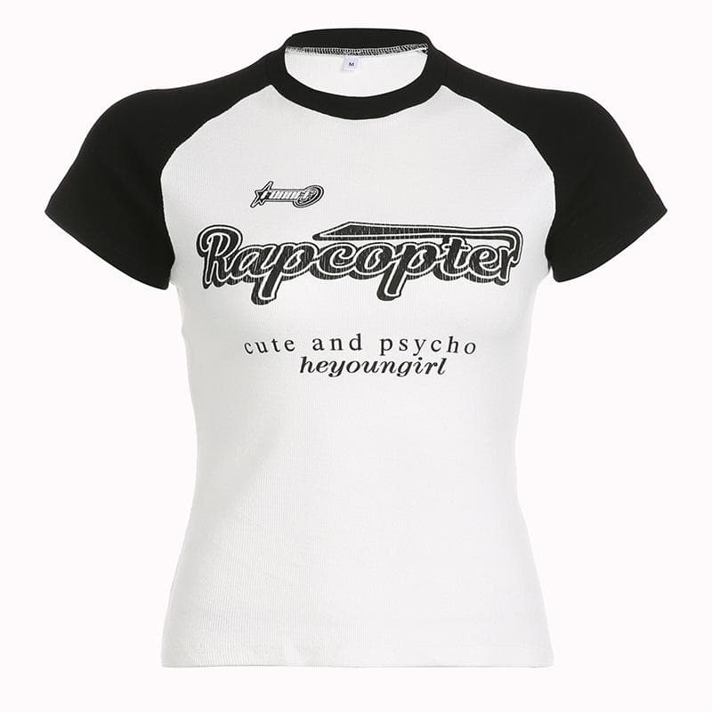 Top girocollo a maniche corte con motivo a lettere patchwork a contrasto