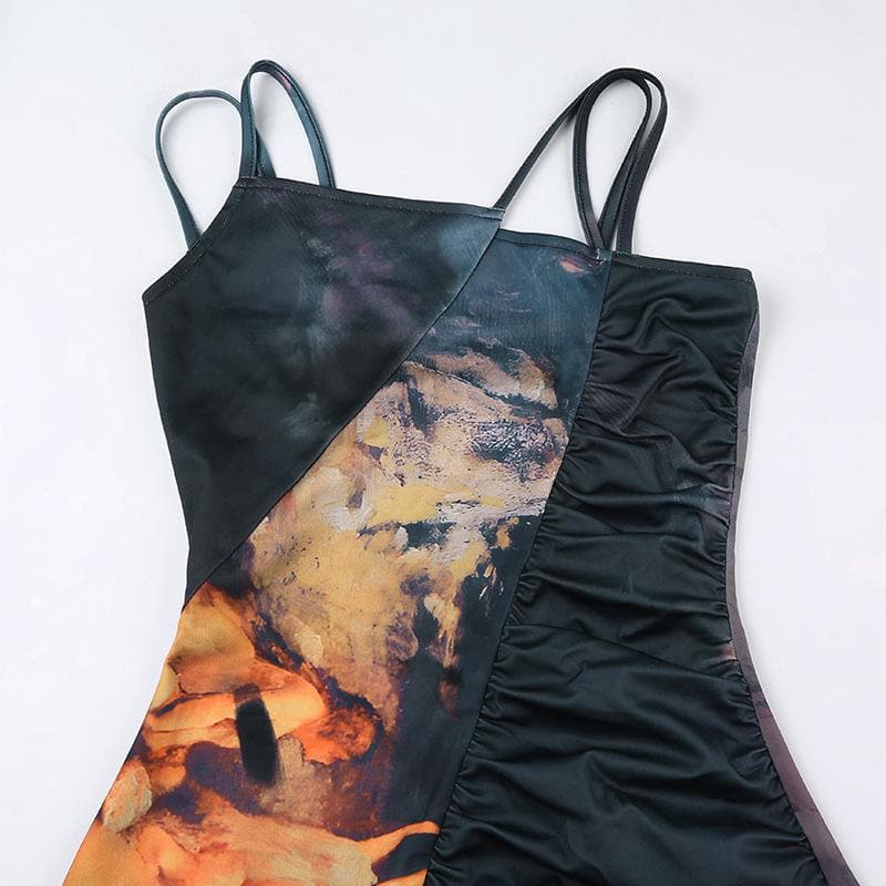 Gerüschtes, unregelmäßiges, abstraktes Patchwork-Minikleid mit Kontrast