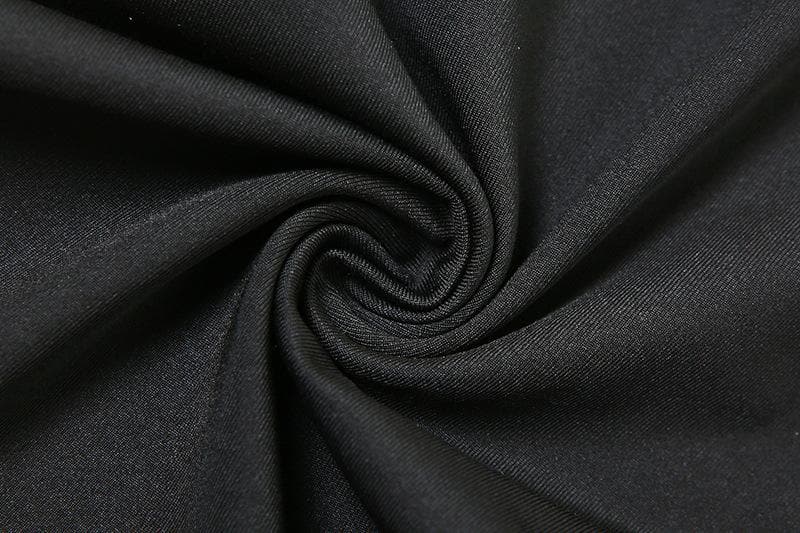 Completo pantaloni a vita bassa con maniche corte e scollo a V con lacci a contrasto