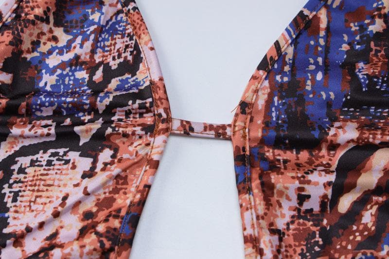 Rückenfreies, ausgehöhltes Neckholder-Maxikleid zum Selbstbinden mit Kontrastdruck