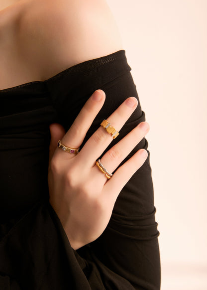 Colette Roter verstellbarer Ring