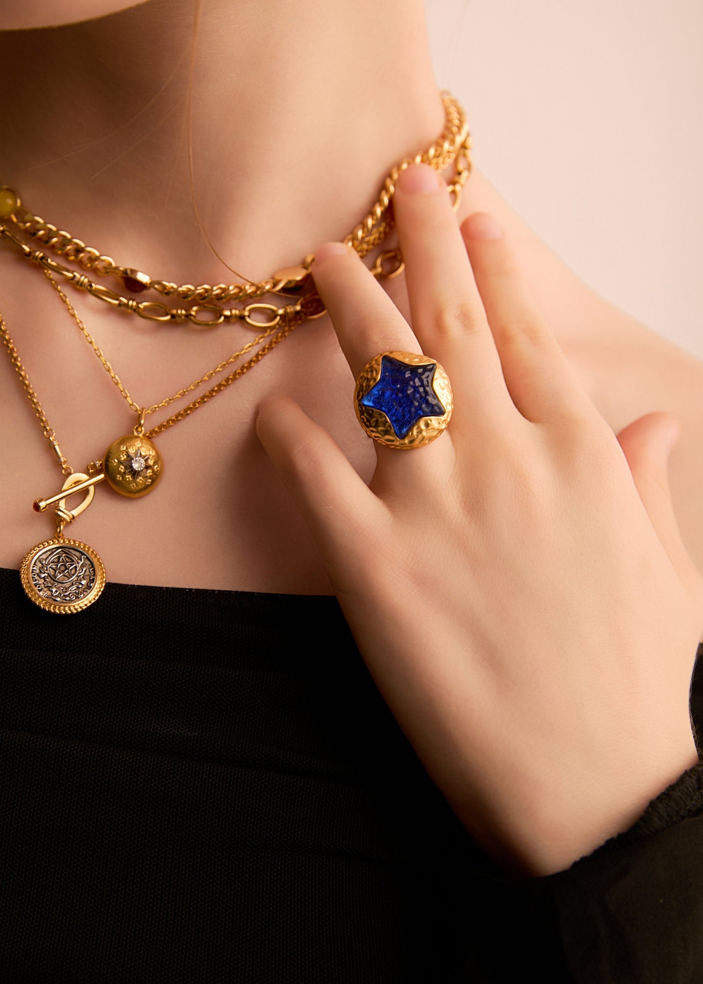 Anello dorato Sagan Blue Star