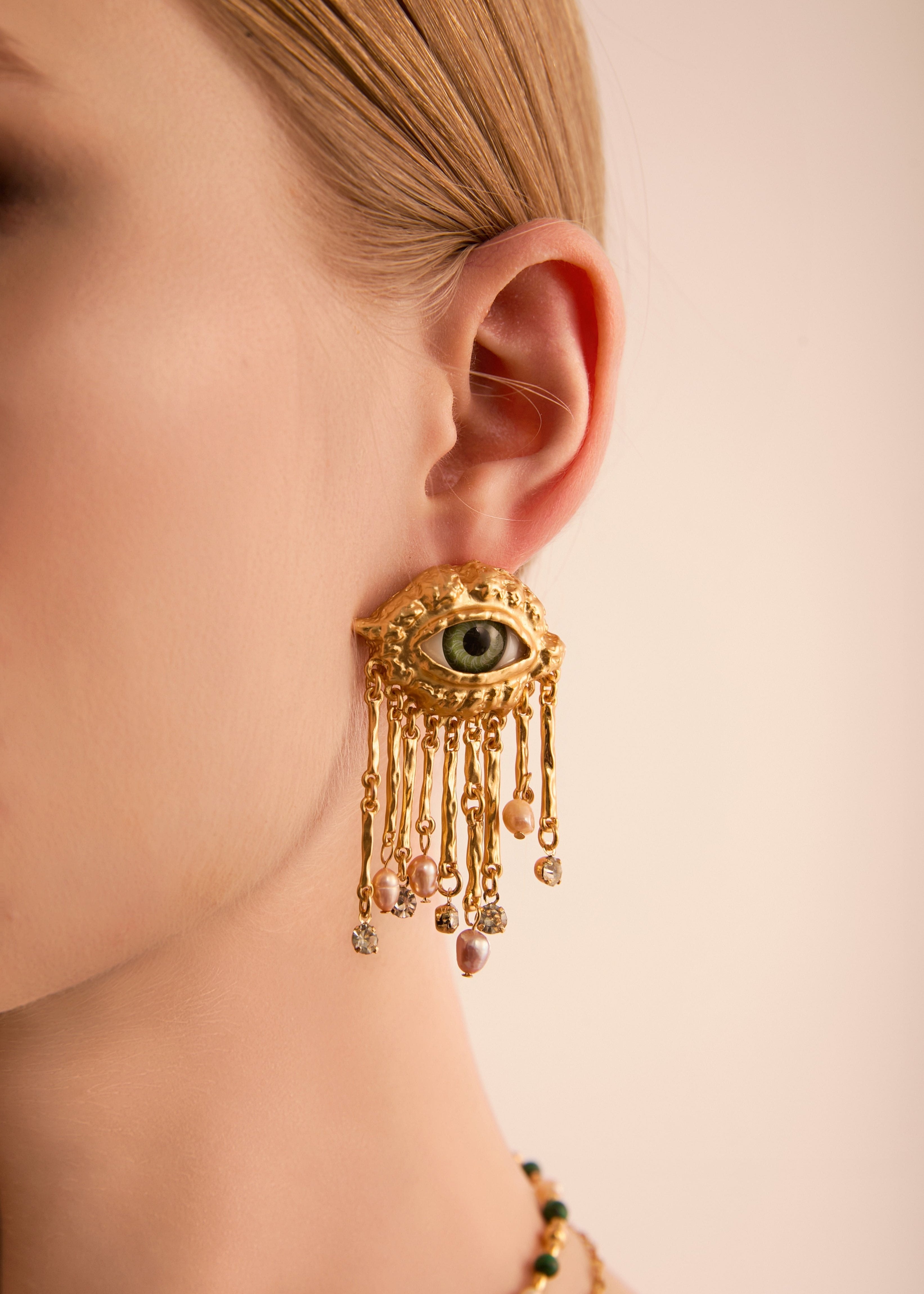 Crying Out Pearls Golden Eyes Ohrringe