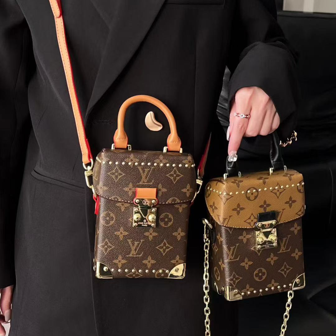 Capacity Classic Chain Phone Bag