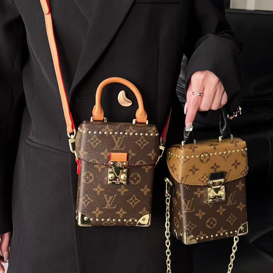 Capacity Classic Chain Phone Bag