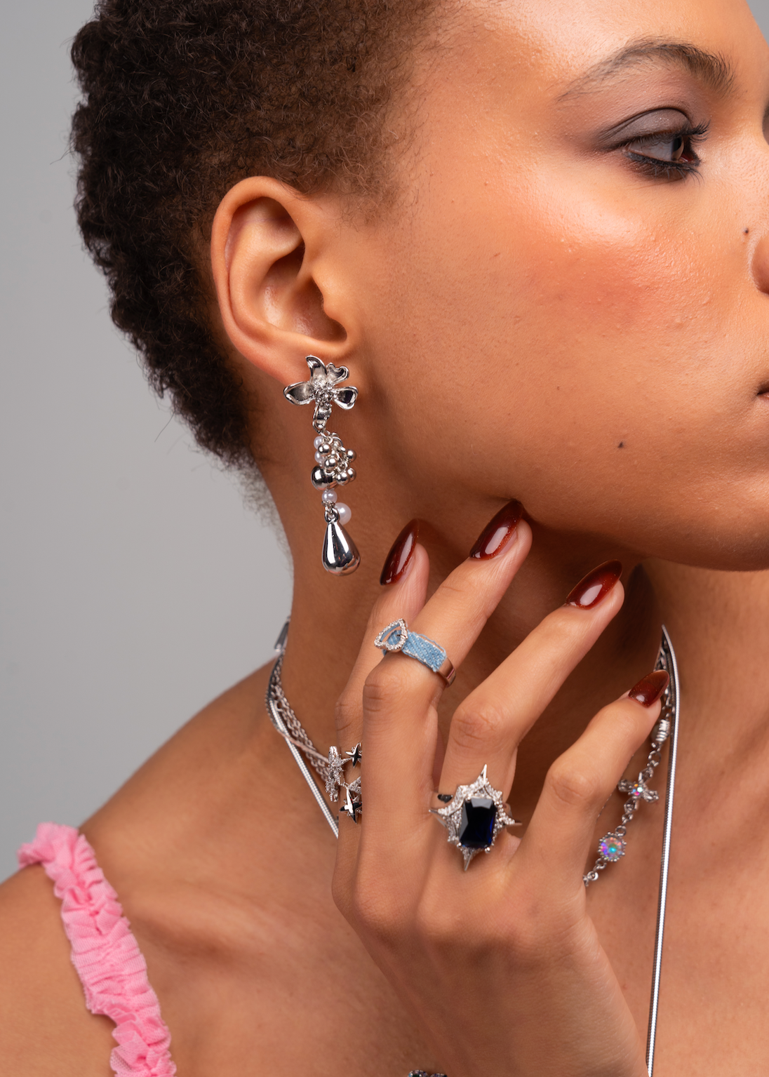 Neowise – Glitzernder Ring mit blauem Stern