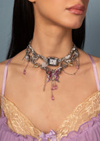 Collana in argento con farfalla viola della giungla e motivo grunge