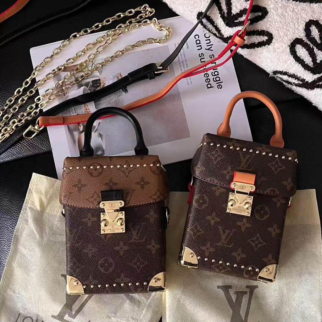 Capacity Classic Chain Phone Bag