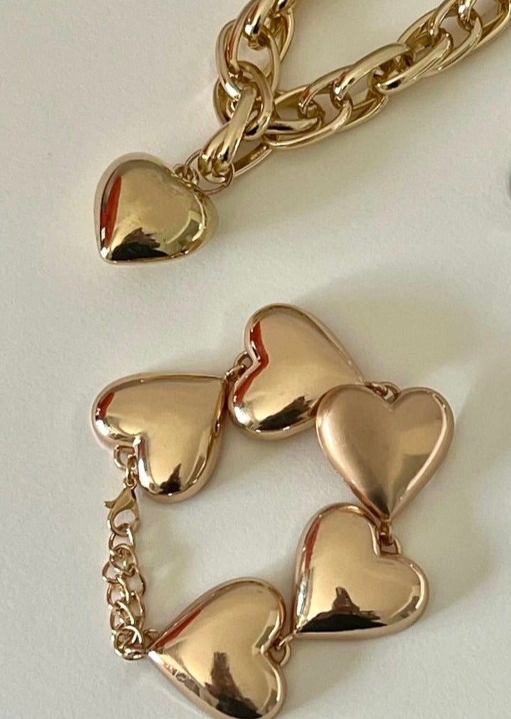 Mona Verlieben Sie sich in goldene Herzen Armband
