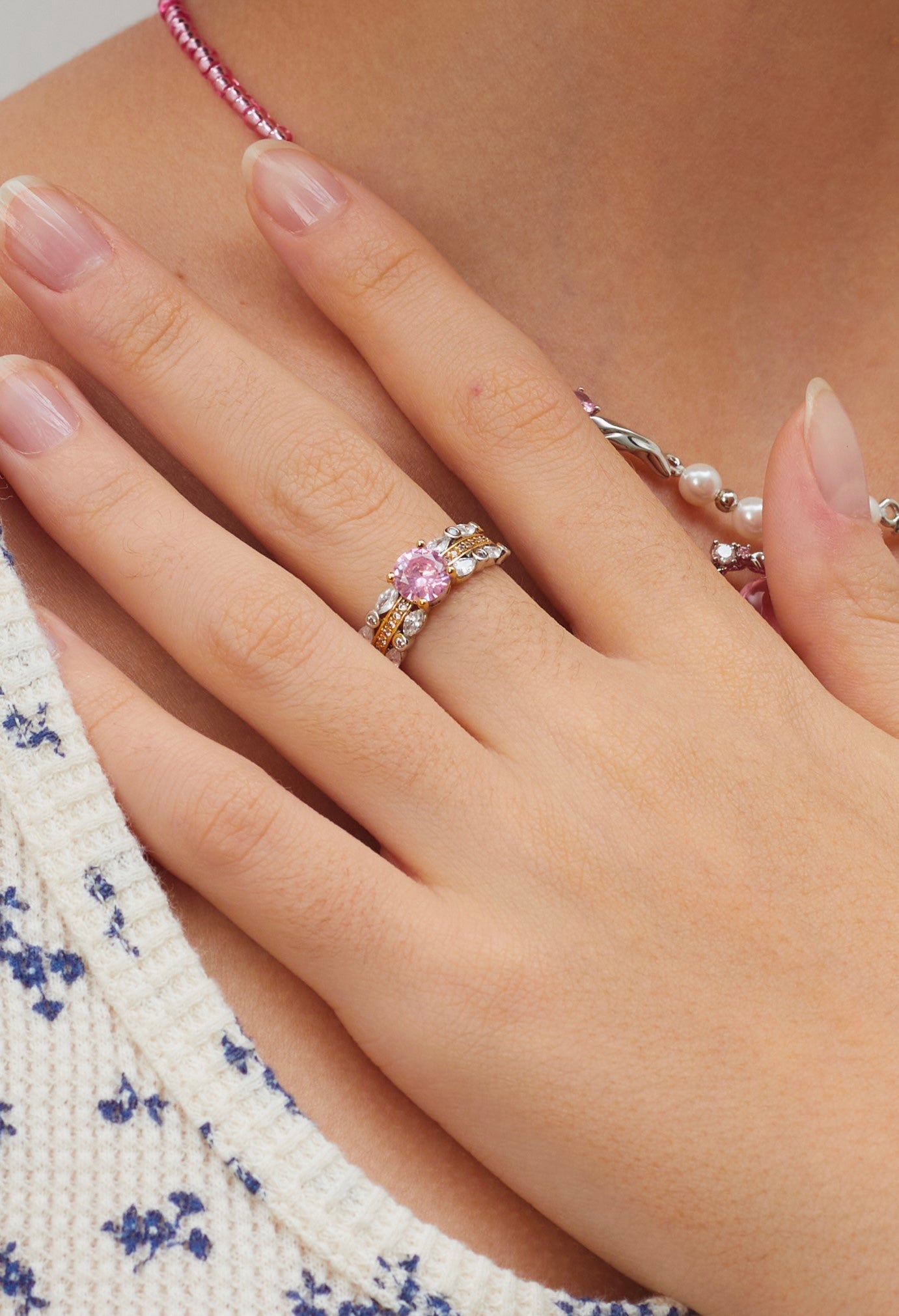 Anello con diamanti rosa royalty