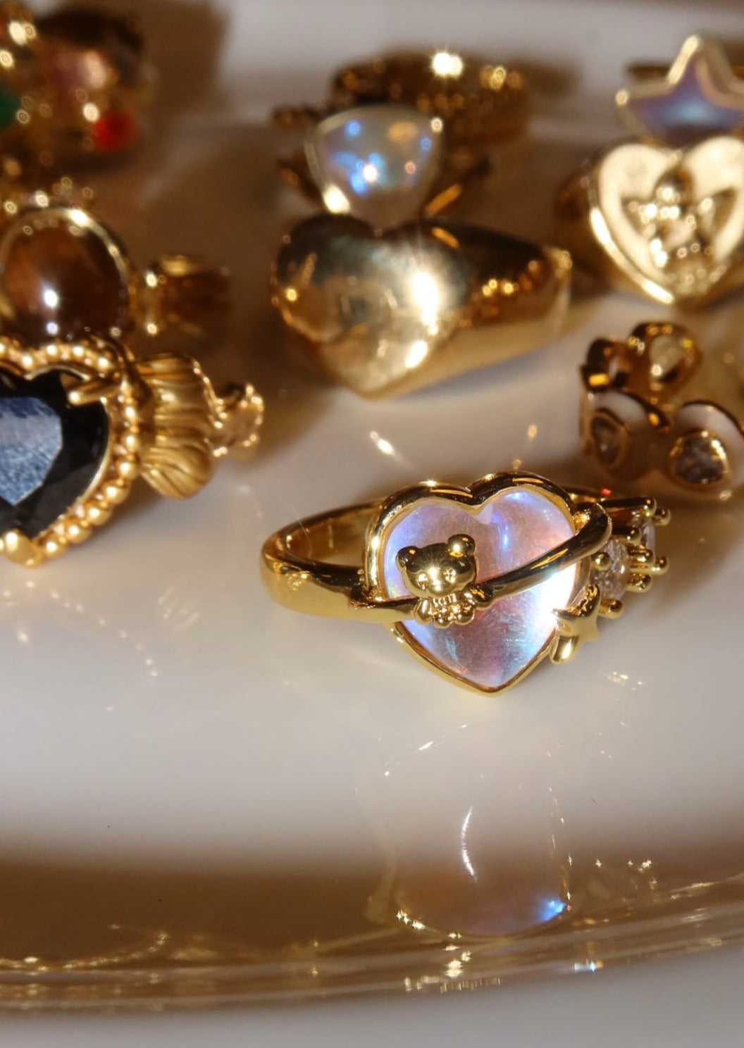 Liebe im goldenen Mondsteinring
