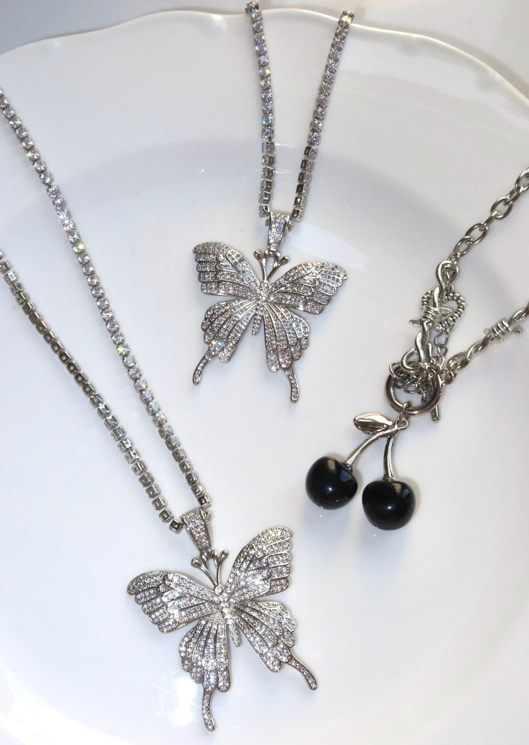 Collana in argento con giardino di ciliegie nere