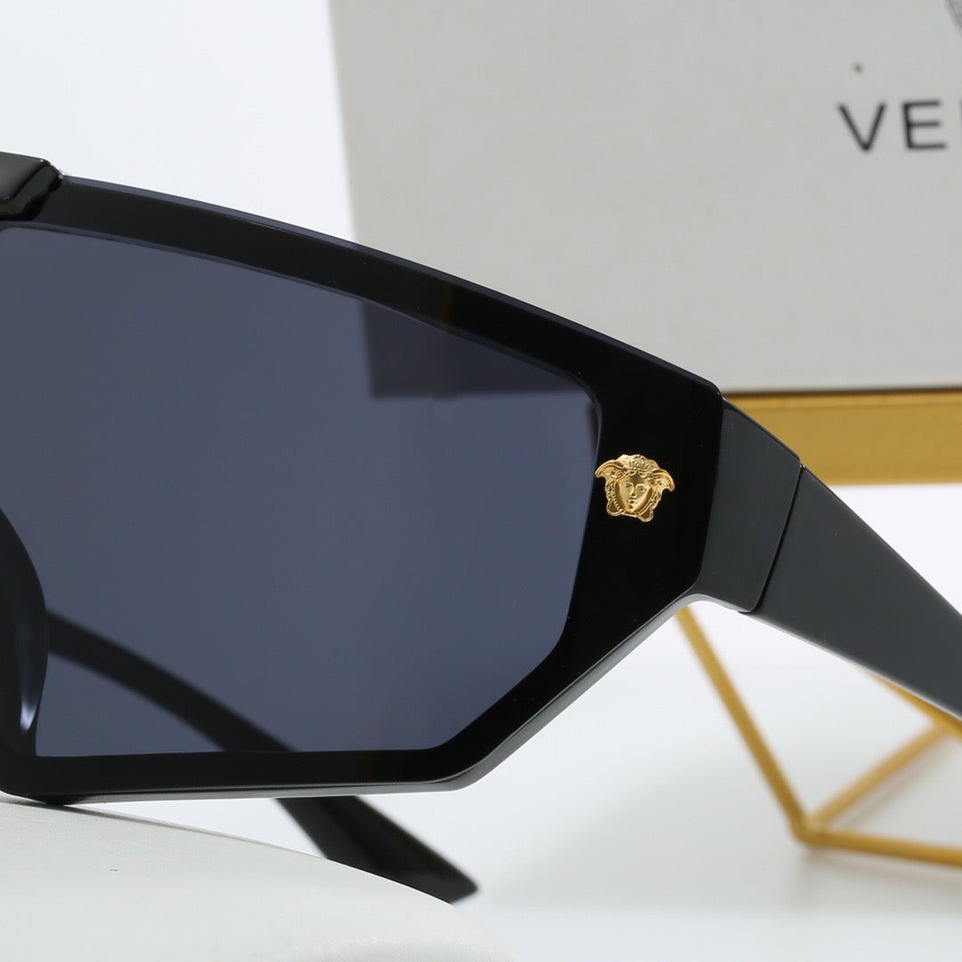 Coole Sonnenbrille mit großem Rahmen
