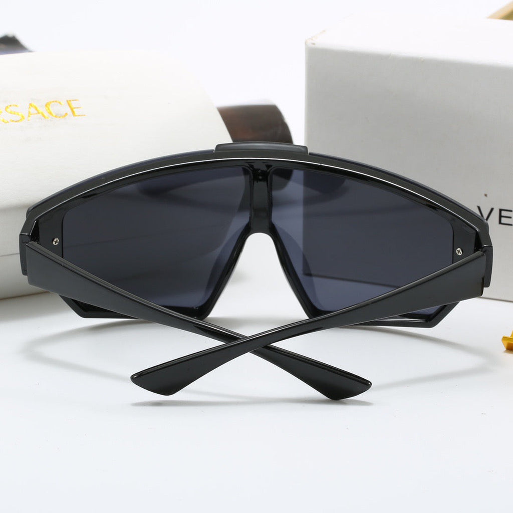 Coole Sonnenbrille mit großem Rahmen