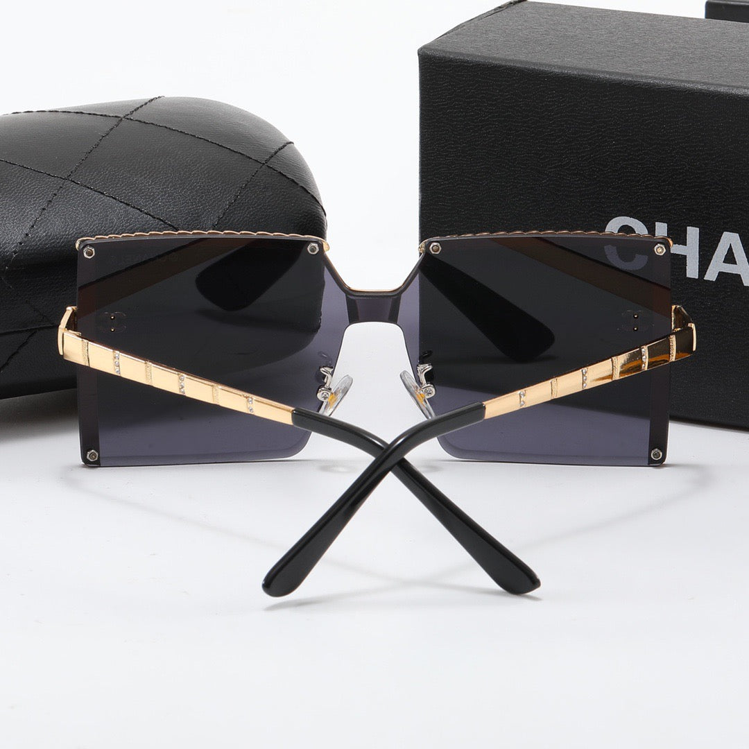 Occhiali da sole alla moda con montatura in metallo