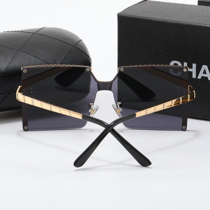 Occhiali da sole alla moda con montatura in metallo