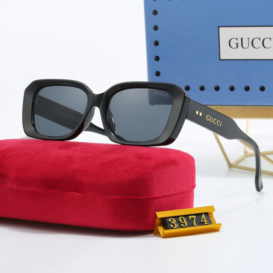 Occhiali da sole rettangolari alla moda