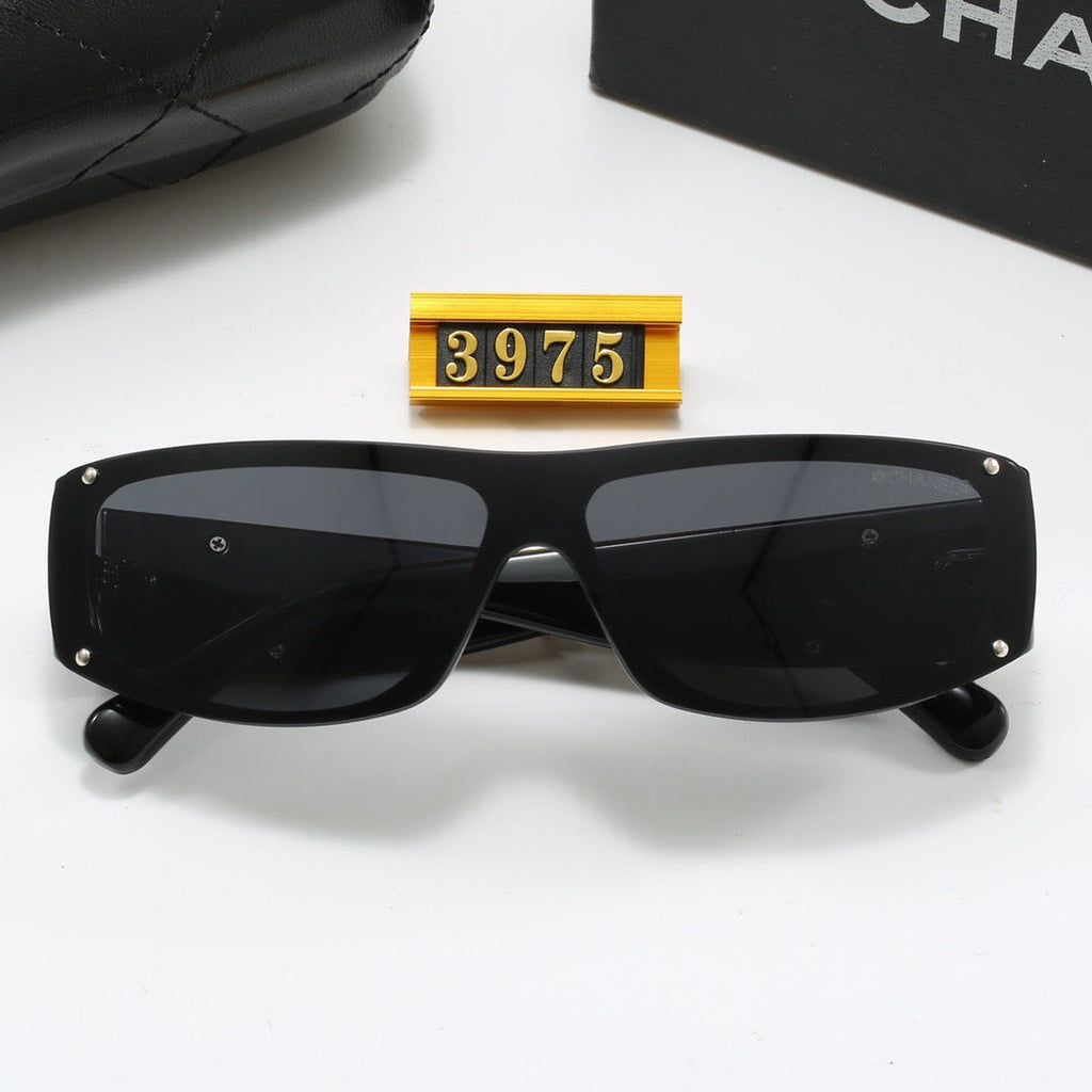 Modische Sonnenbrille mit kleinem Rahmen