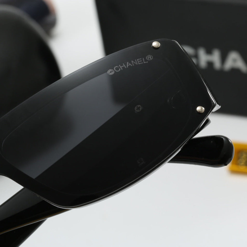 Modische Sonnenbrille mit kleinem Rahmen