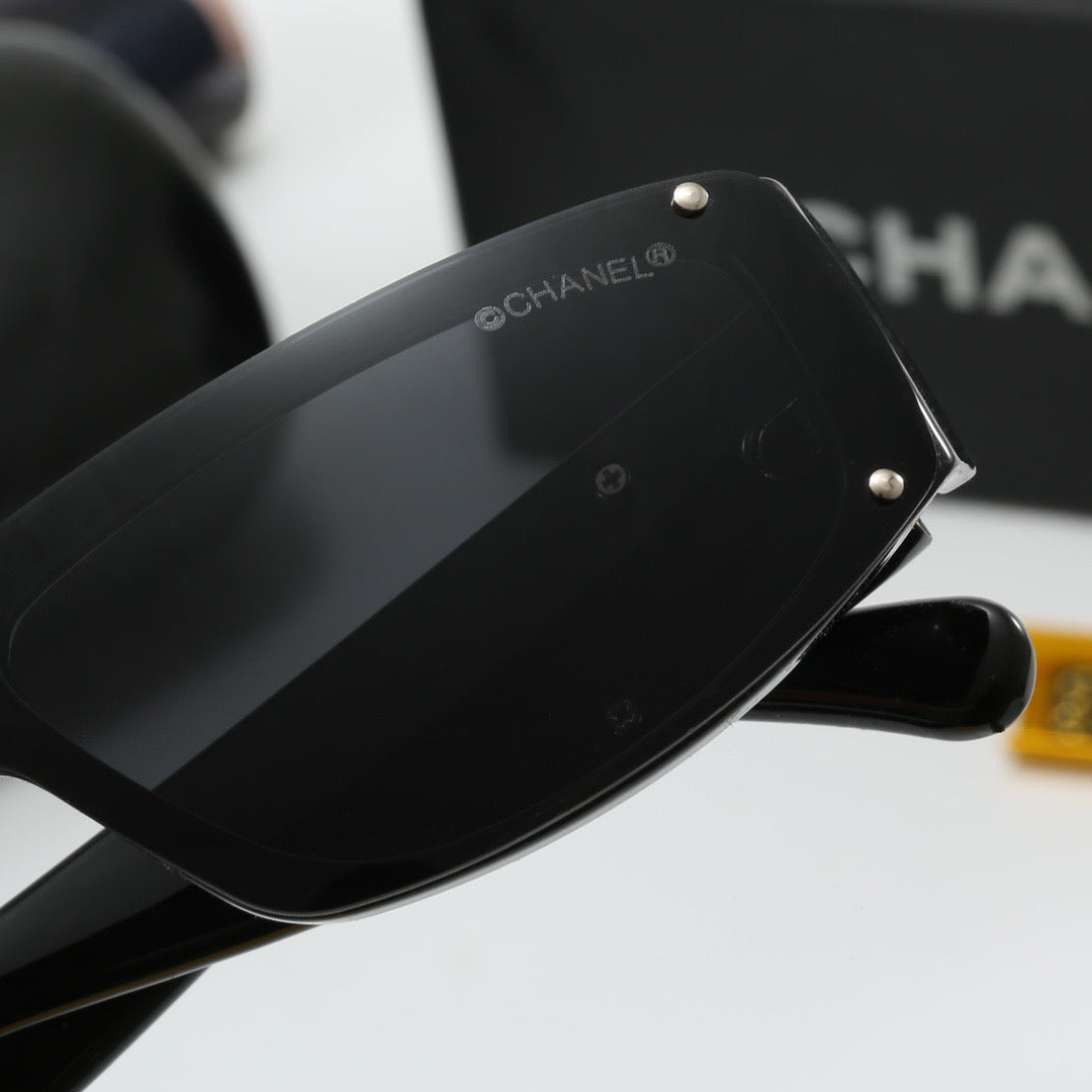 Modische Sonnenbrille mit kleinem Rahmen