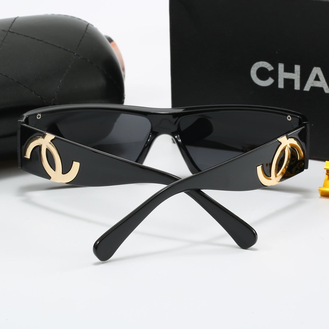 Occhiali da sole alla moda con montatura piccola