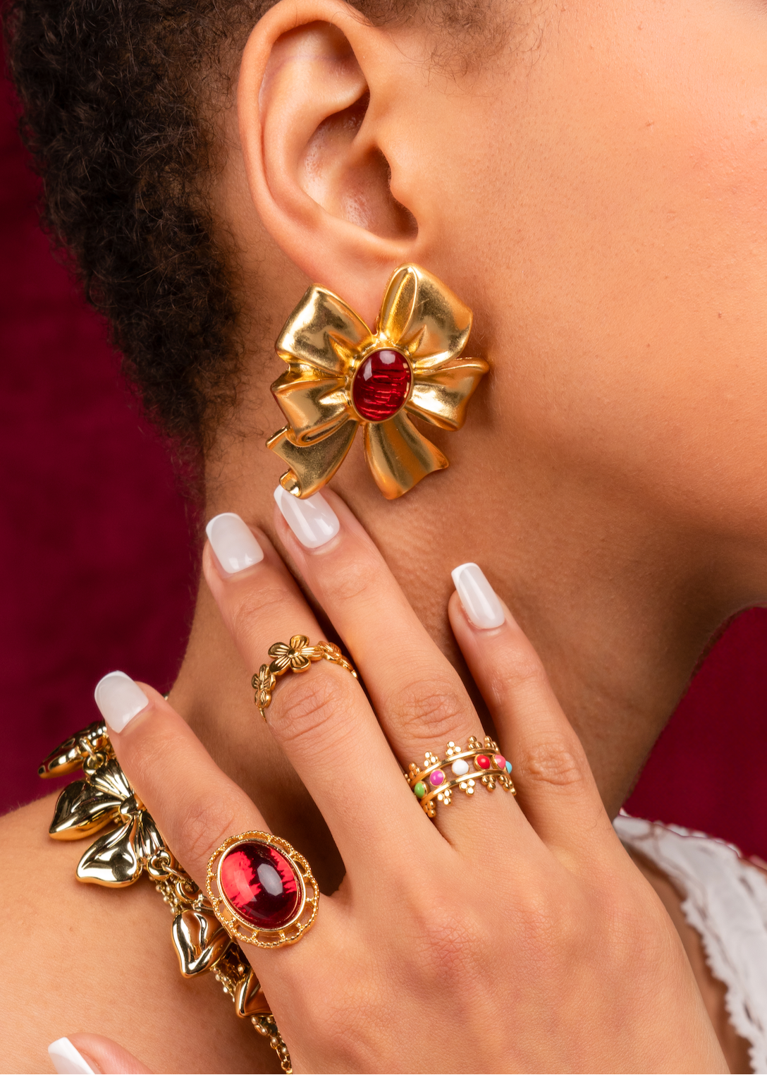 Goldener Ring mit Dschungelblume
