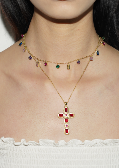 Collana con croce dorata rossa scarlatta