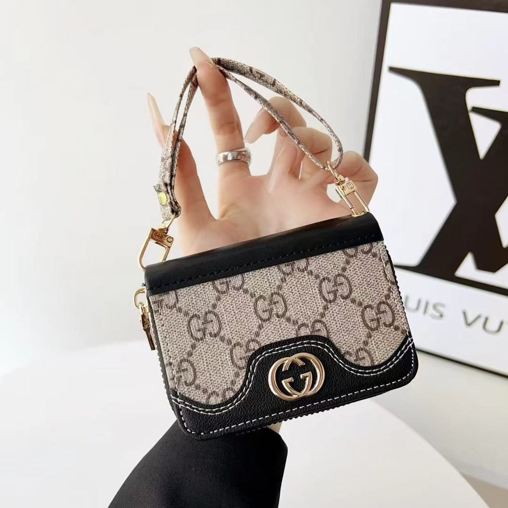 Kartenetui mit mehreren Ebenen und Riemen