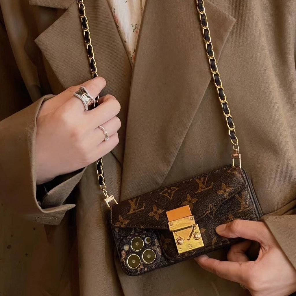 Braune Handyhülle mit Kette