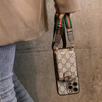 Braune Handyhülle mit Halter für iPhone